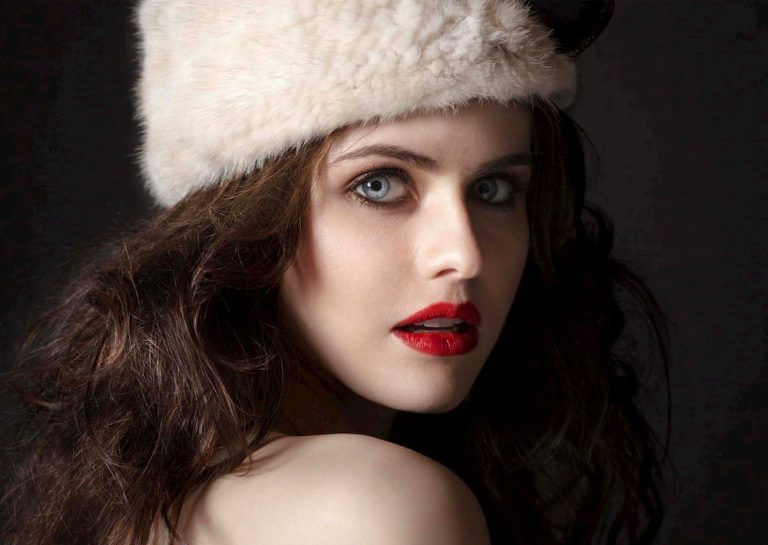 What is Alexandra Daddario measurements, Age, Alexandra Daddario movies, Alexandra Daddario husband, Alexandra Daddario boyfriend, Alexandra Daddario wallpaper, height, weight, eyes color, favorites, hobbies, personal life.
