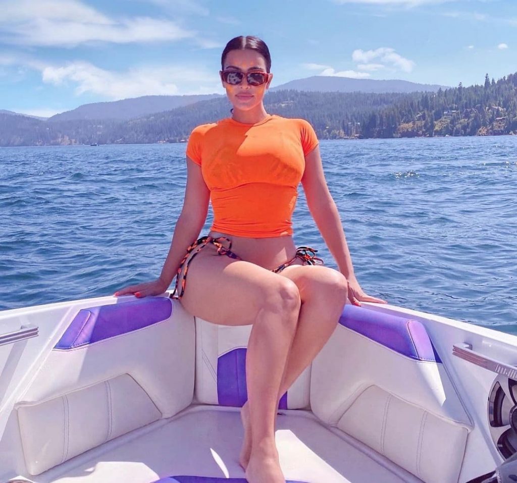 What is Kim Kardashian Instagram profile, Kim Kardashian measurements, Kim Kardashian age, weight, Kim Kardashian height, Kim Kardashian bra size, cup size, husband name, boyfriends, instagram followers.