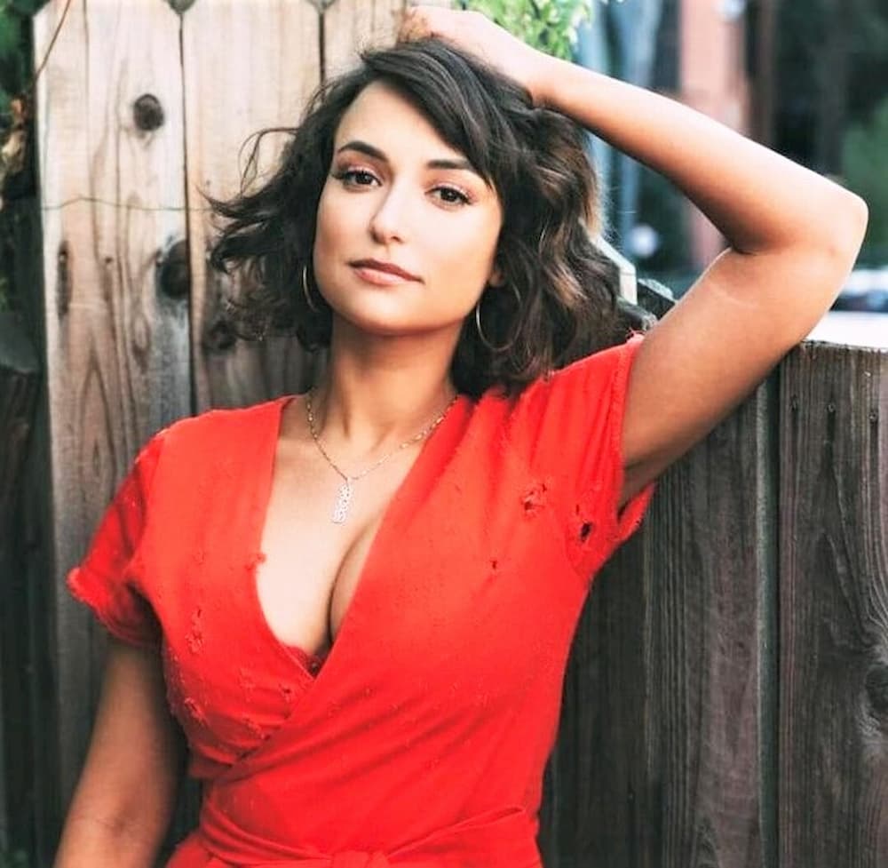 Milana Vayntrub measurements, Milana Vayntrub body measurements, Milana Vayntrub instagram, Milana Vayntrub height, Milana Vayntrub bra size, Milana Vayntrub waist, Milana Vayntrub weight, Milana Vayntrub feet, Milana Vayntrub age, Milana Vayntrub twitter, Milana Vayntrub husband, marriage, children, biography, Milana Vayntrub cup size, Milana Vayntrub bio, Milana Vayntrub hobbies, Milana Vayntrub personal details