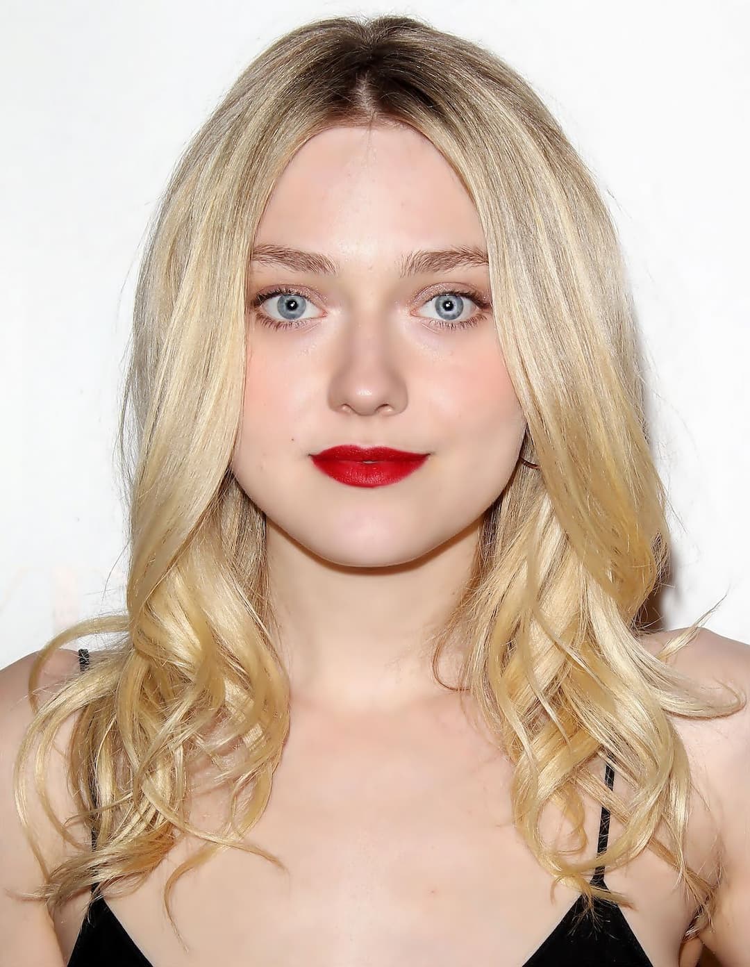 Dakota Fanning Measurements: Height, Weight, Age, Bra Size And Net ...