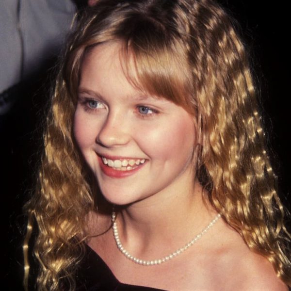 Kirsten Dunst Height, Weight, Age, Body Statistics - UberGossip