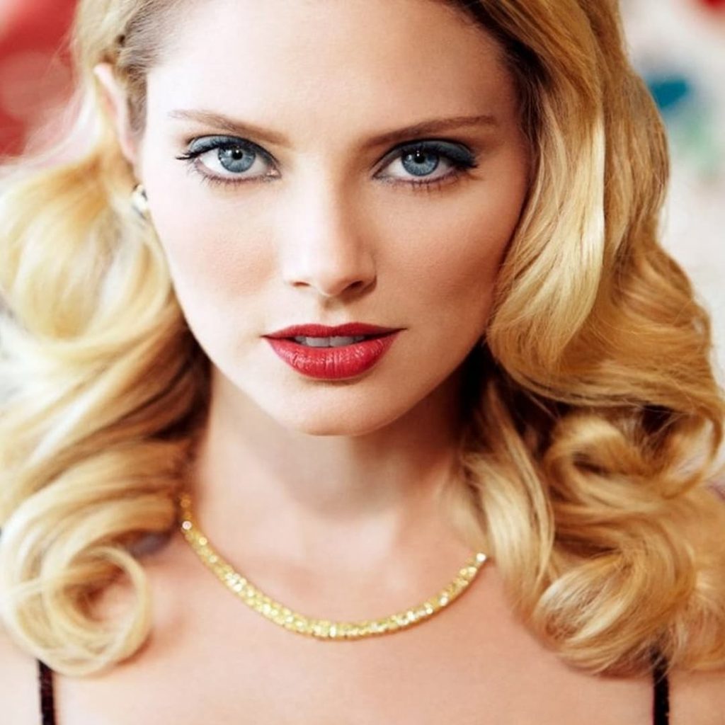 April Bowlby Height, Weight, Age, Body Statistics (American Celebrities