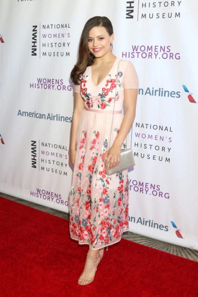 sarah-jeffery-height-weight-age-body-statistics-american