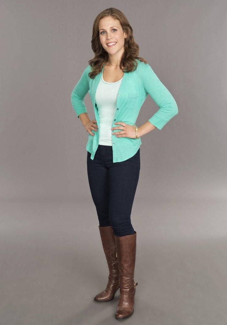 You will get here American actress Erin Krakow height, weight, dress size, boyfriends, Erin Krakow age, net worth, and full-body statistics.